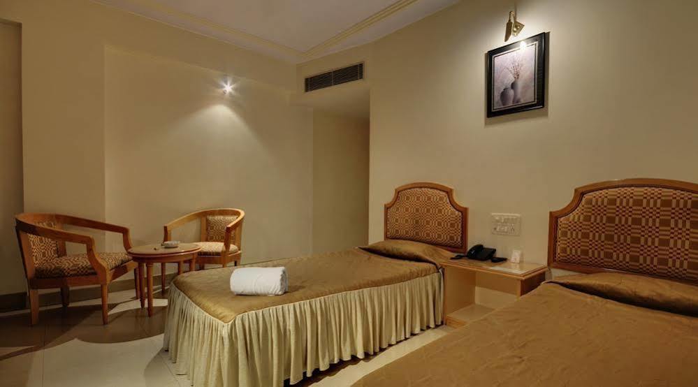 Oyo 15359 Hotel Kachandeep Τζαϊπούρ Δωμάτιο φωτογραφία
