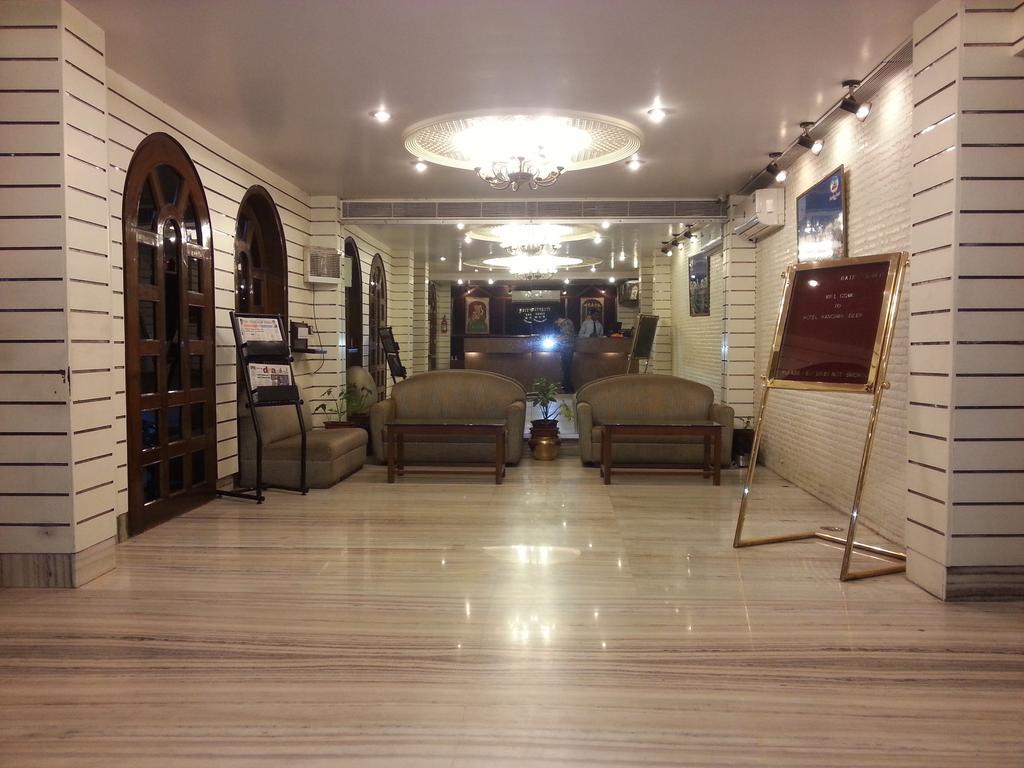 Oyo 15359 Hotel Kachandeep Τζαϊπούρ Εξωτερικό φωτογραφία